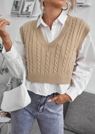 CABLE KNIT V-NECK SWEATER VEST